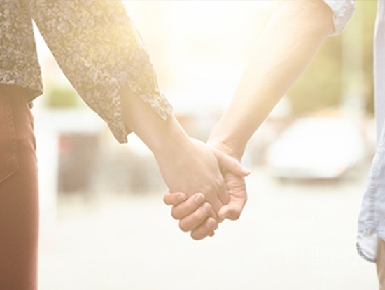 情侣智能感应手环,不在一起也能传递情感--置顶表情